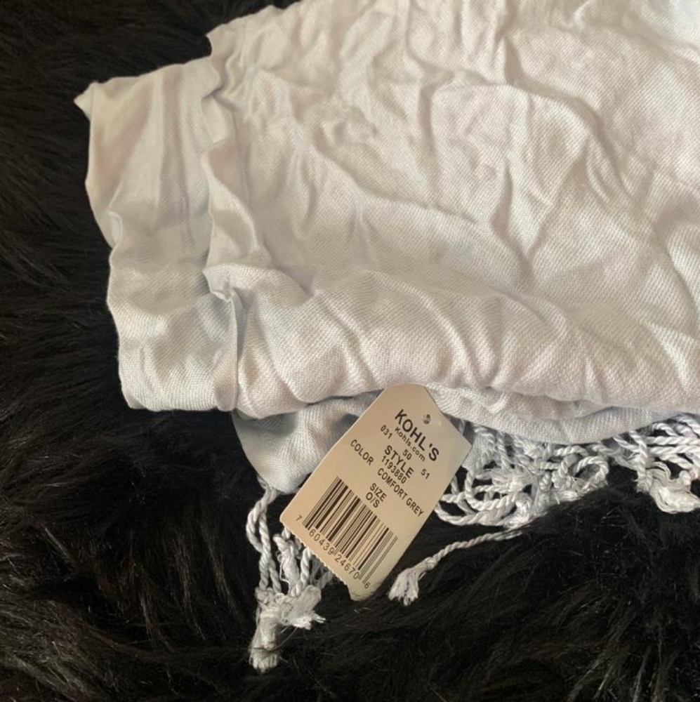 KOHL'S Comfort Grey scarf